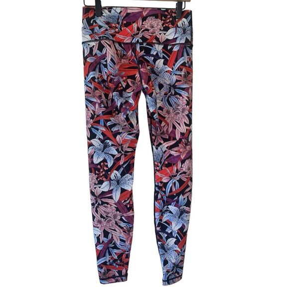 Lululemon  Womens 8 Wunder Under Crop Lush LIlies Floral Capri Yoga Pant - Picture 2 of 5